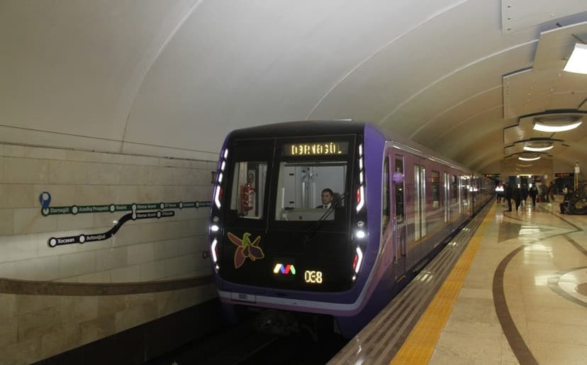 “Nərimanov” stansiyasında sərnişin qatar relsinə düşərək öldü
