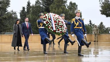 Vens və xanımı Şəhidlər xiyabanını ziyarət etdi (FOTO/VİDEO)