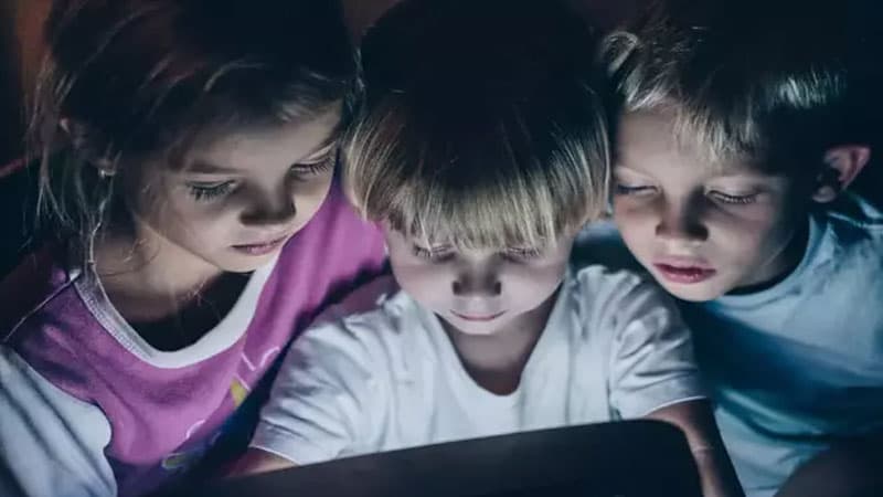 Uşaqlar niyə aqressivləşir? -  Psixoloqlar telefonla bağlı xəbərdarlıq edir