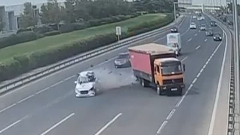 Bakıdakı ağır qəzanın görüntüləri yayıldı (VİDEO)