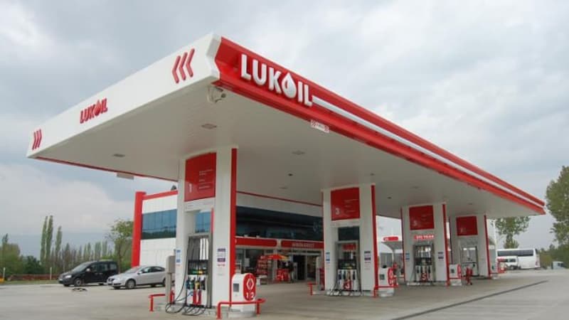"Lukoil"in operatoru növbə rəisinin pulunu oğurlayıb
