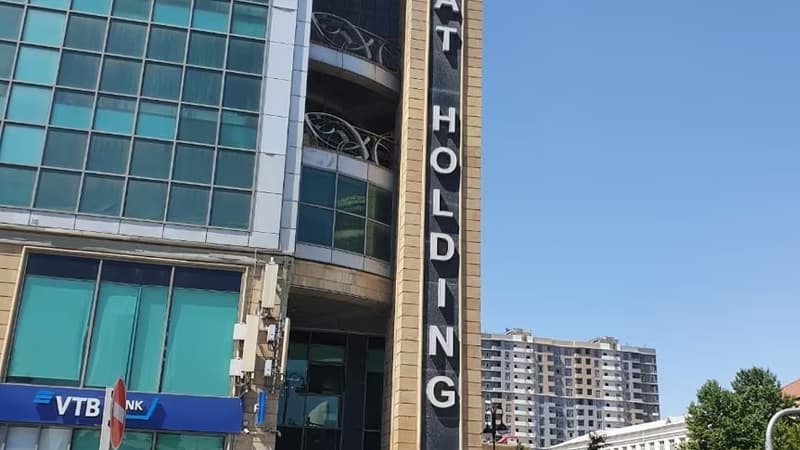Mehdiyevin qardaşının tikdirdiyi qəzalı bina - Lifti belə yoxdur...