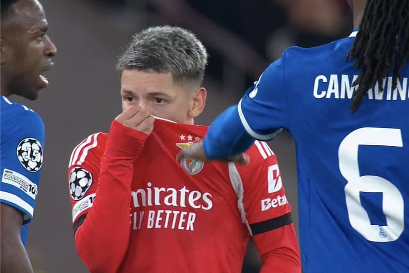UEFA "Benfika"nın futbolçusunu irqçiliyə görə cəzalandırdı