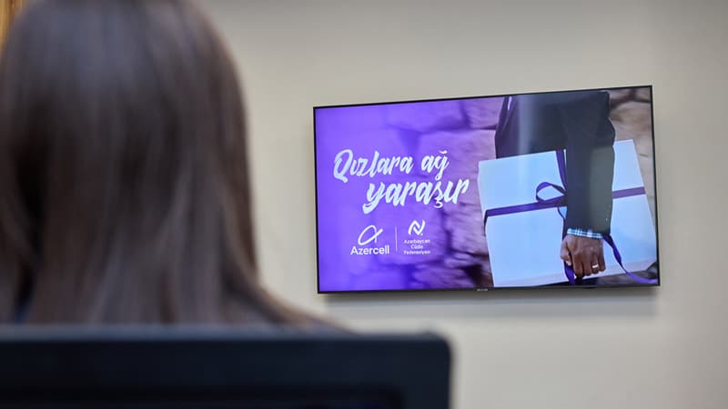 "Qızlara ağ yaraşır" layihəsinin iştirakçıları Azercell-in qonağı oldular
