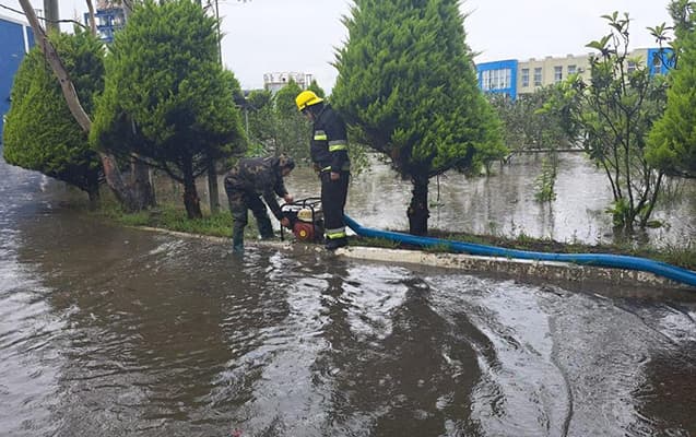Sumqayıtda yarımstansiya ərazisi sel sularından təmizlənir