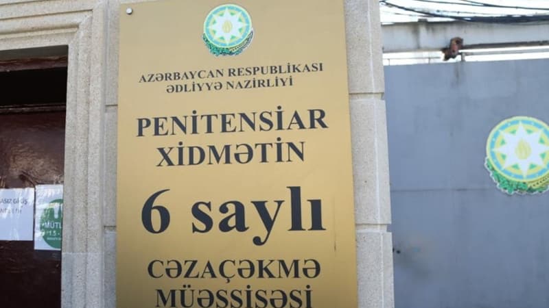 Cəzaçəkmə müəssisəsindəki yanğında məhbuslar zəhərlənib? (AÇIQLAMA)