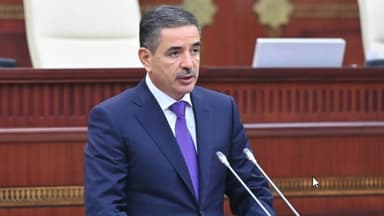 General Seyfulla Əzimov Milli Məclisdə hesabat verir