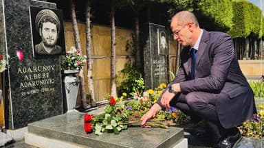 İsrail səfiri Albert Aqarunovun məzarını ziyarət etdi