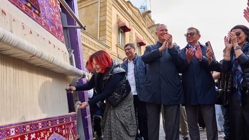 Azercell Beynəlxalq Xalça Festivalında "Minlərlə ilmə, bir güc" xalçasını təqdim edib
