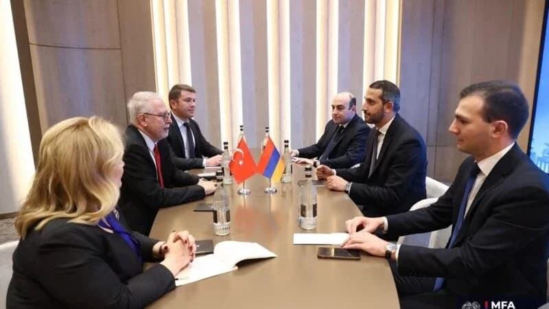 Türkiyə və Ermənistan nümayəndələri dəmir yolu əlaqələrini müzakirə ediblər