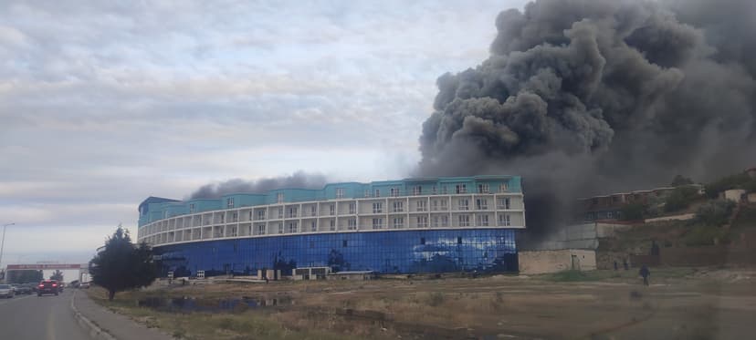 Azay Möhnətova məxsus "AF Hotel" yanır (FOTO/VİDEO)