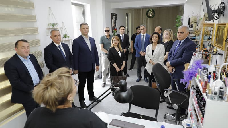 "İnsanların istehsal edən, xidmət göstərən vətəndaşlara çevrildiyini görmək sevindiricidir"