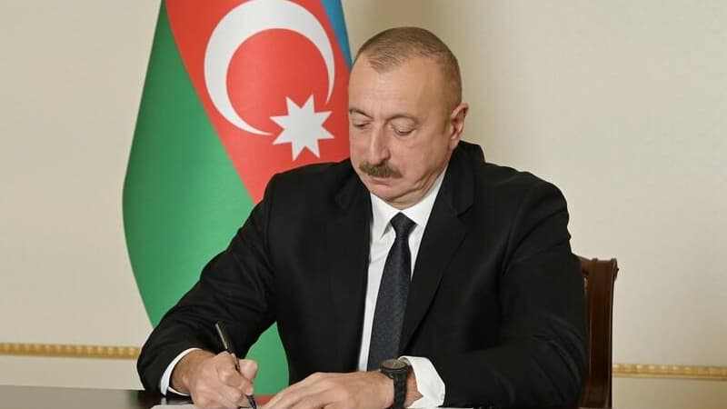 Prezident bu şəxsləri təltif etdi (SƏRƏNCAM)