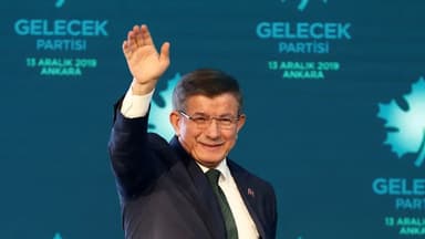 Türkiyədə yeni siyasi mərhələ: Davudoğlu siyasətdən niyə getdi?