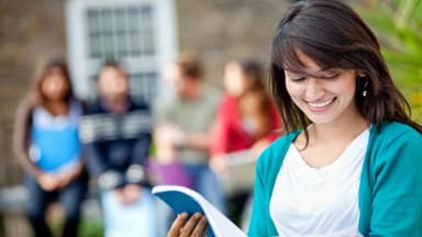 "Universitetlərin sayının azalması rəqabəti zəiflədir" - Ekspert