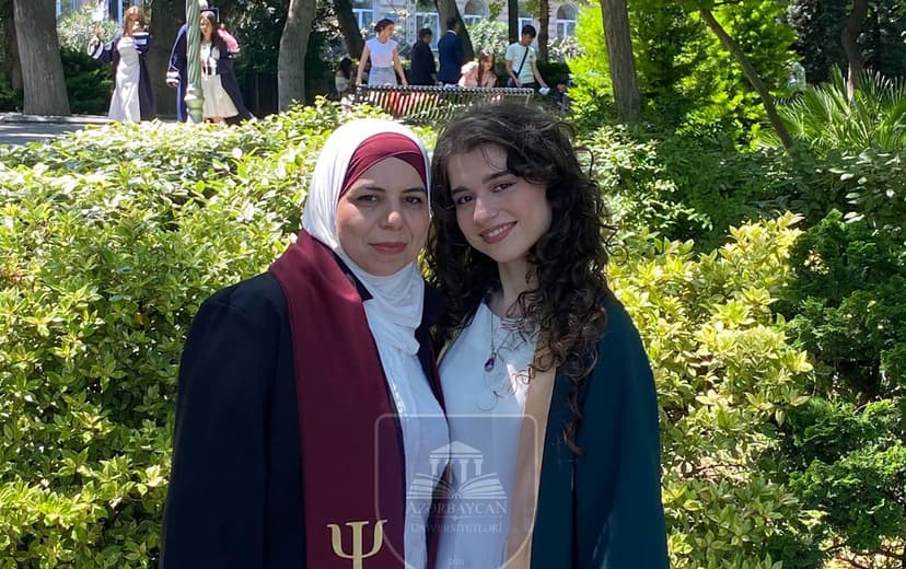 Azərbaycanda ana-bala birlikdə məzun oldu (FOTO)