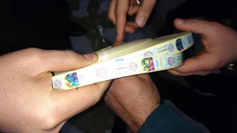 "Alko Holdinq"də minlərlə saxta aksiz markalı içki aşkarlandı - Direktor hakim qarşısında