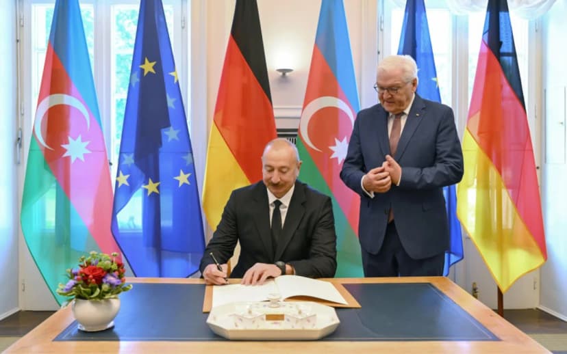 İlham Əliyev Berlində xatirə kitabına bunları yazıb (FOTO)