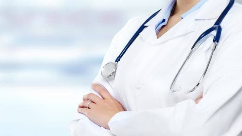 "Yeni Klinika"nın tibb bacısı xəstə baxıcısı işlədiyi evdən 20 minlik qızıl və pul oğurladı