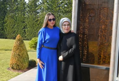 Əminə Ərdoğan Mehriban Əliyevaya zəng etdi