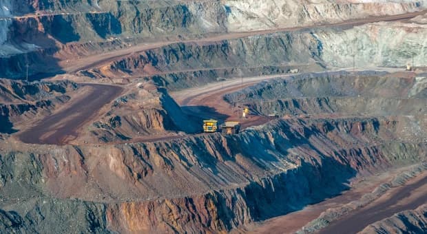 Səhranın altında nəhəng uran xəzinəsi tapıldı: Dünya enerji bazarı dəyişə bilər