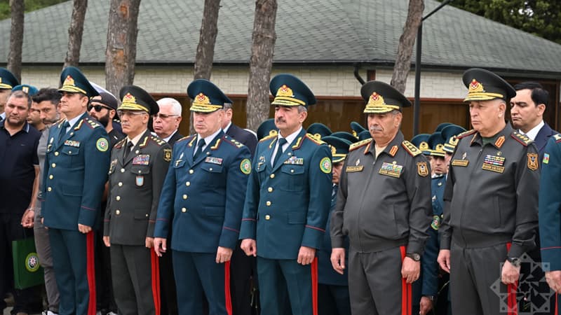 Zakir Həsənovla Elçin Quliyev generalın dəfnində (FOTO)