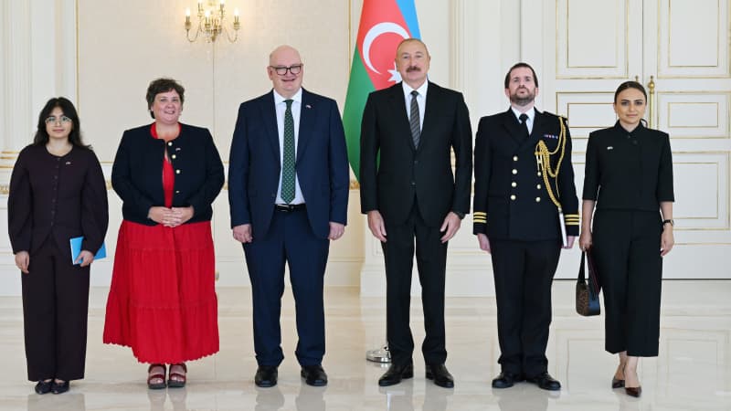 İlham Əliyev Britaniyanın yeni səfirinin etimadnaməsini qəbul etdi (FOTO)