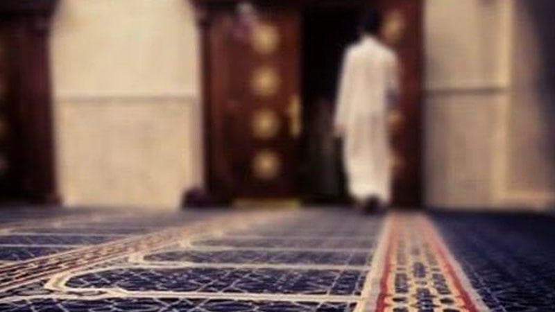 Bakıda məsciddə namaz qılıb yatdı - Telefonu oğurlandı