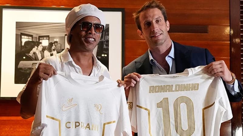 Ronaldinyo 11 ildən sonra futbola qayıtdı - Yeni komandası