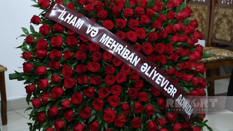 İlham Əliyev və Mehriban Əliyeva Xalq artisti Tofiq Bakıxanovun vida mərasiminə əklil göndərib