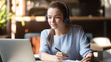 Yollardakı çətin vəziyyətdən çıxmaq üçün alterntiv - Universitetlər hibrid təhsilə keçə bilər?
