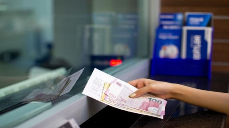 İstehlak kreditləri 10 milyard manatı keçdi: İnsanlar niyə daha çox borclanır? (ŞƏRH)