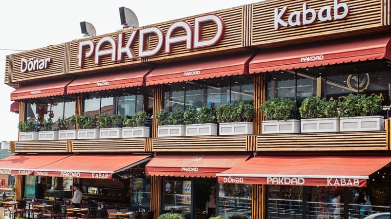 Milyonlarla manat vergi borcu var, mülklər hərraca çıxarılıb - "Pakdad"da nə baş verir?