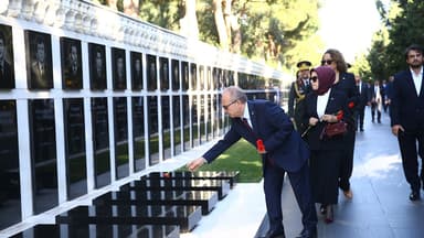 Birol Akgün Şəhidlər xiyabanını və Türk şəhidliyini ziyarət etdi (FOTO)