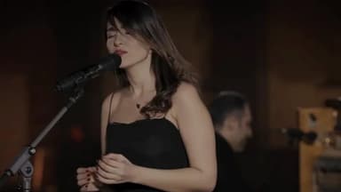İran məhkəməsi qərar verdi: Müğənniyə 74 şallaq vurulacaq
