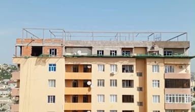 Xırdalanda 10 ildən çoxdur istifadədə olan binada indi "dam örtüyü" tikilir: Rəsmi qurumlar aldadılıb?