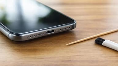 Telefonu diş çöpü ilə təmizləmək təhlükəlidir (SƏBƏB)