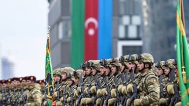 Hərbçilərin əməkhaqları artırılır
