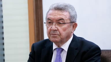 "Müəllimlərin maaşı mənim dövrümə nisbətən artıb" - Misir Mərdanov