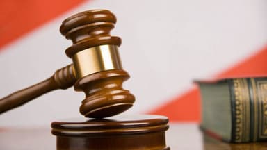 Qonşusunu bıçaqlayan 61 yaşlı şəxs məhkəmə zalında həbs edilib
