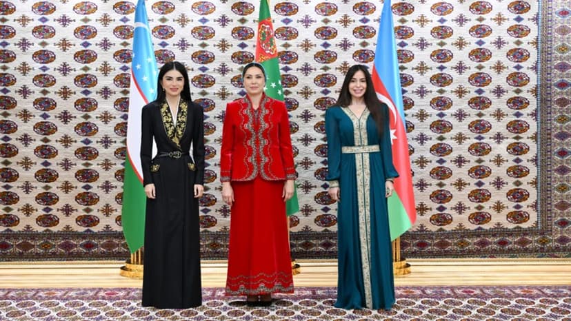 Leyla Əliyeva Oğulcahan Atabayeva və Saida Mirziyoyeva ilə görüşdü (FOTO)