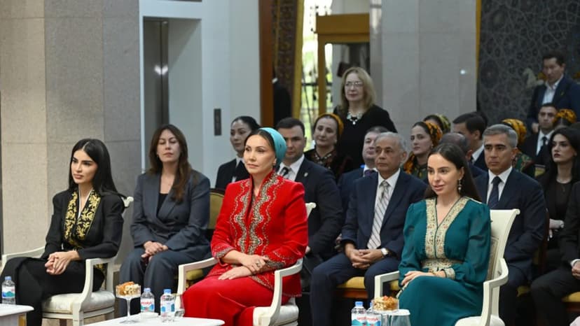 Leyla Əliyeva Aşqabadda Milli Türkmən Xalçası Muzeyində oldu (FOTO)