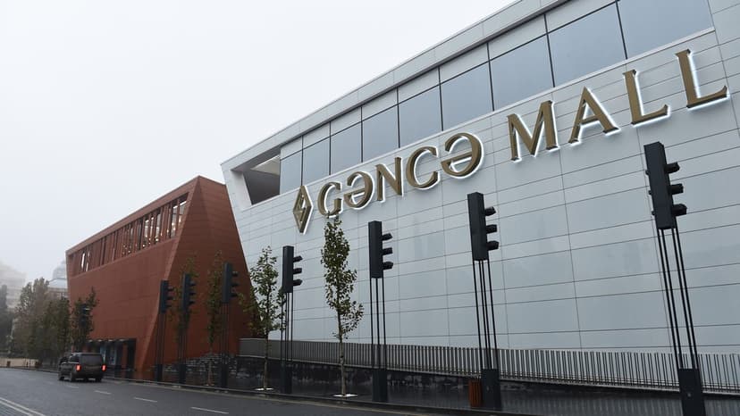 Gəncə Mall-da "Chanel" oğurluğu: 3671 manatlıq ətir və kosmetika apardı