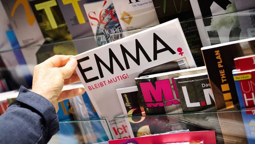 50 ildir nəşr olunan feminist jurnal bağlanır (FOTO)