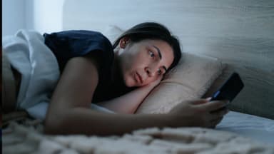 Alimlər yuxusuzluqla əlaqəli yeni depressiya alt tipi aşkar etdi
