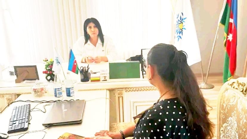 Deputat Elnarə Akimova vətəndaşların müraciətlərini dinlədi (FOTO)