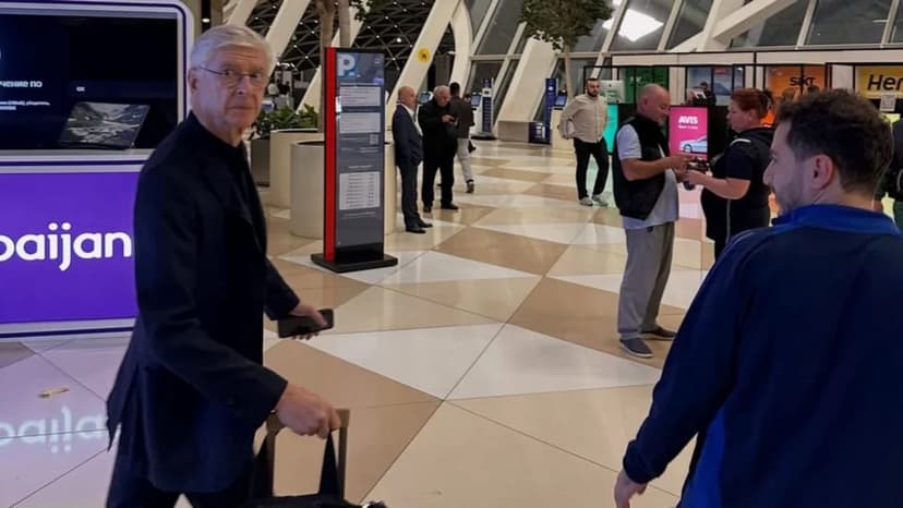 Arsen Venger Bakıya gəldi (FOTO)