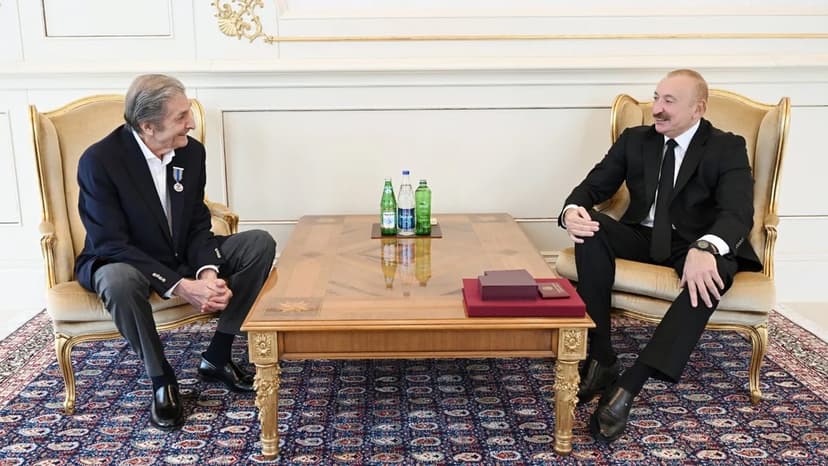 Prezident Fərhad Xəlilova "İstiqlal" ordenini təqdim etdi (FOTO)