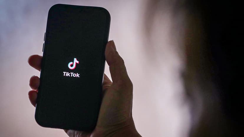Bərdədə müəllimə "TikTok"dakı təhqirə görə cəzalandırıldı