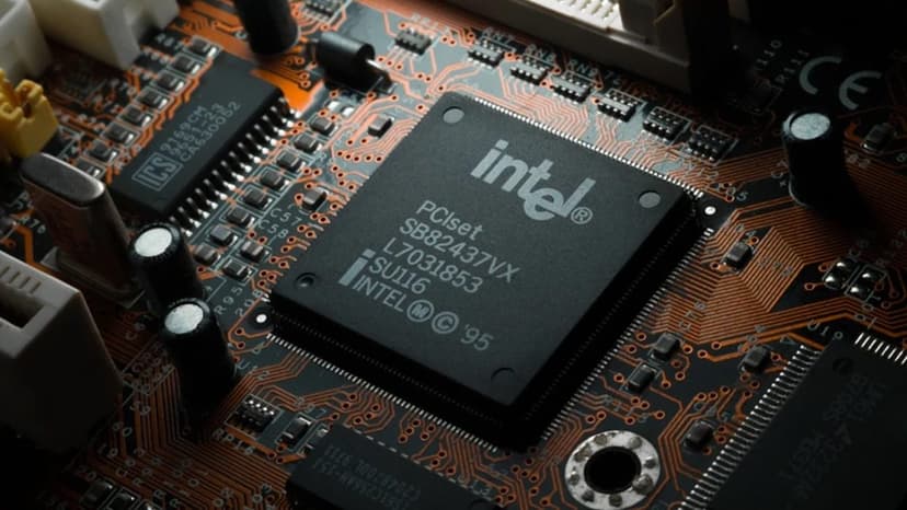 "Intel": Kompüter bazarında durğunluq 2027-ci ilin ortalarınadək davam edə bilər